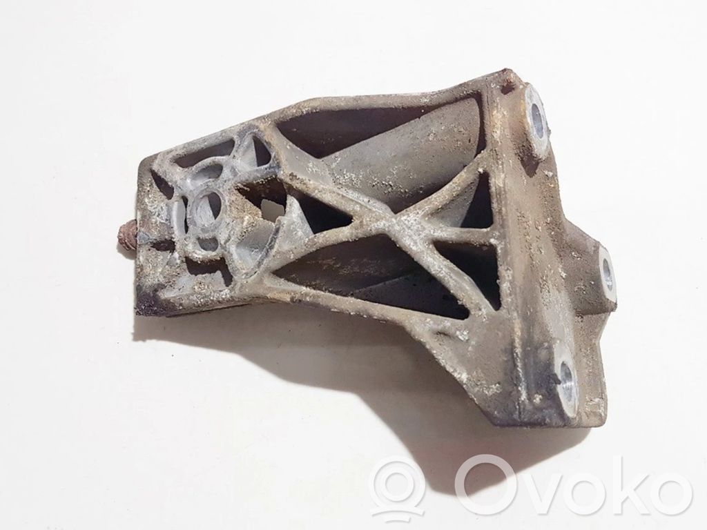 Volvo S80 Engine mounting bracket 