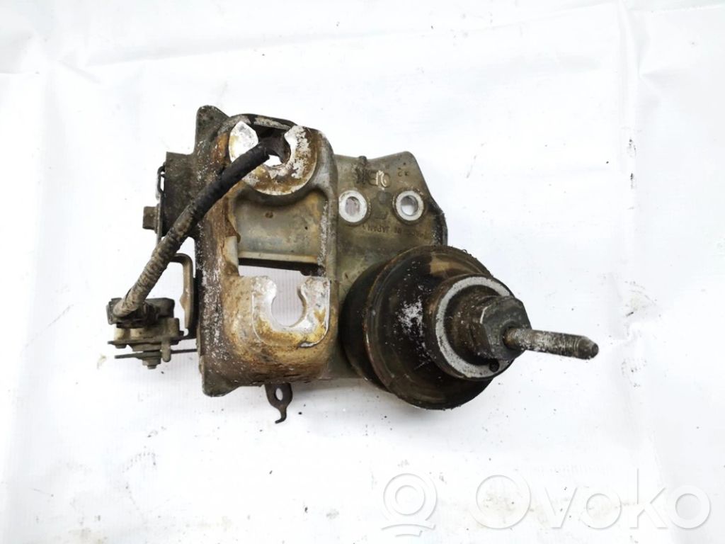 Subaru Outback Wspornik / Mocowanie silnika 