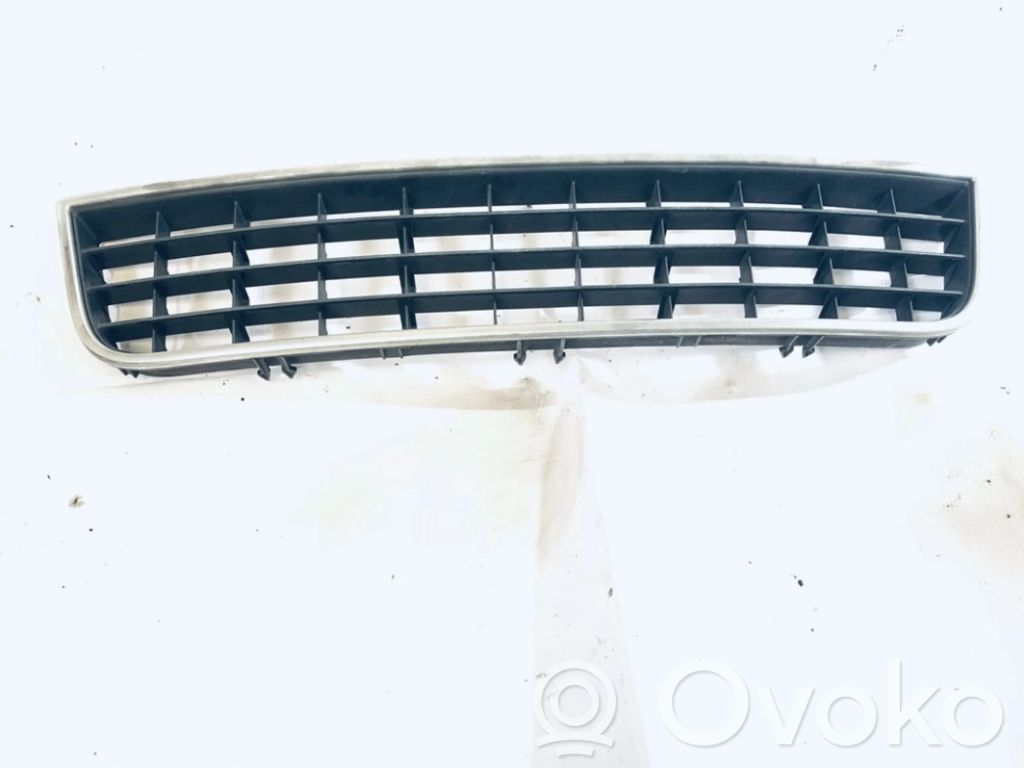 Audi A6 S6 C5 4B Grille inférieure de pare-chocs avant 