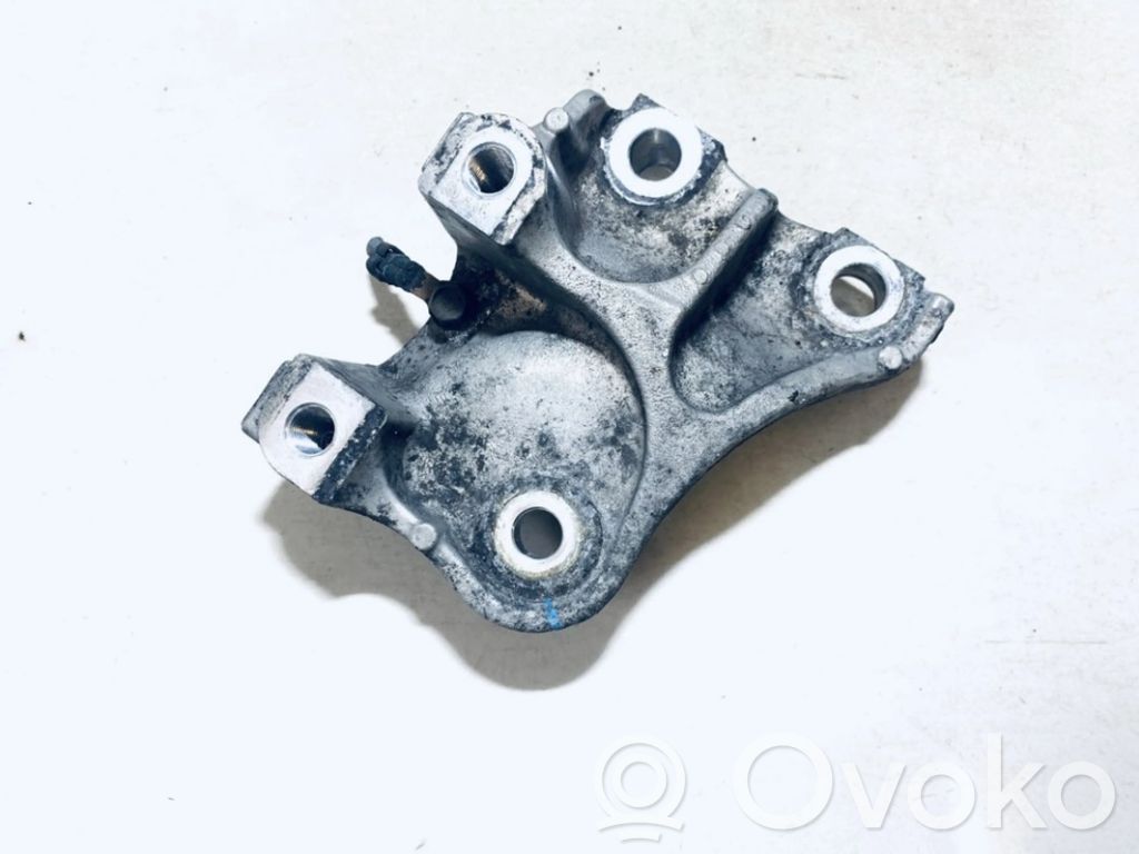 Honda CR-V Engine mounting bracket 