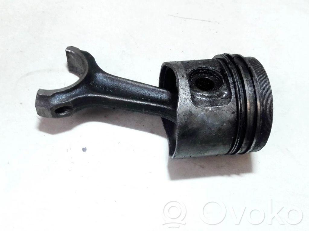 Ford Fiesta Piston with connecting rod 