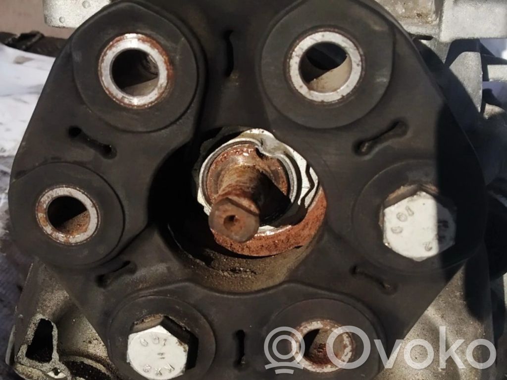 BMW 3 F30 F35 F31 Takakardaaniakselin rättinivel 