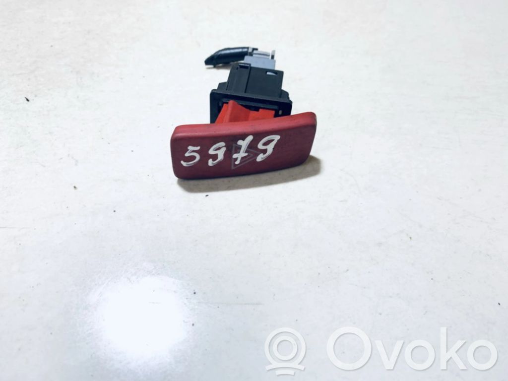 Toyota Auris 150 Botón interruptor de luz de peligro 