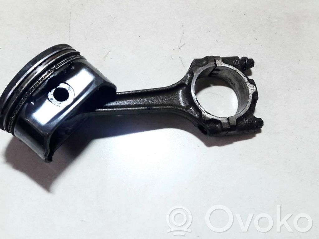 Opel Zafira B Piston cu bielă 