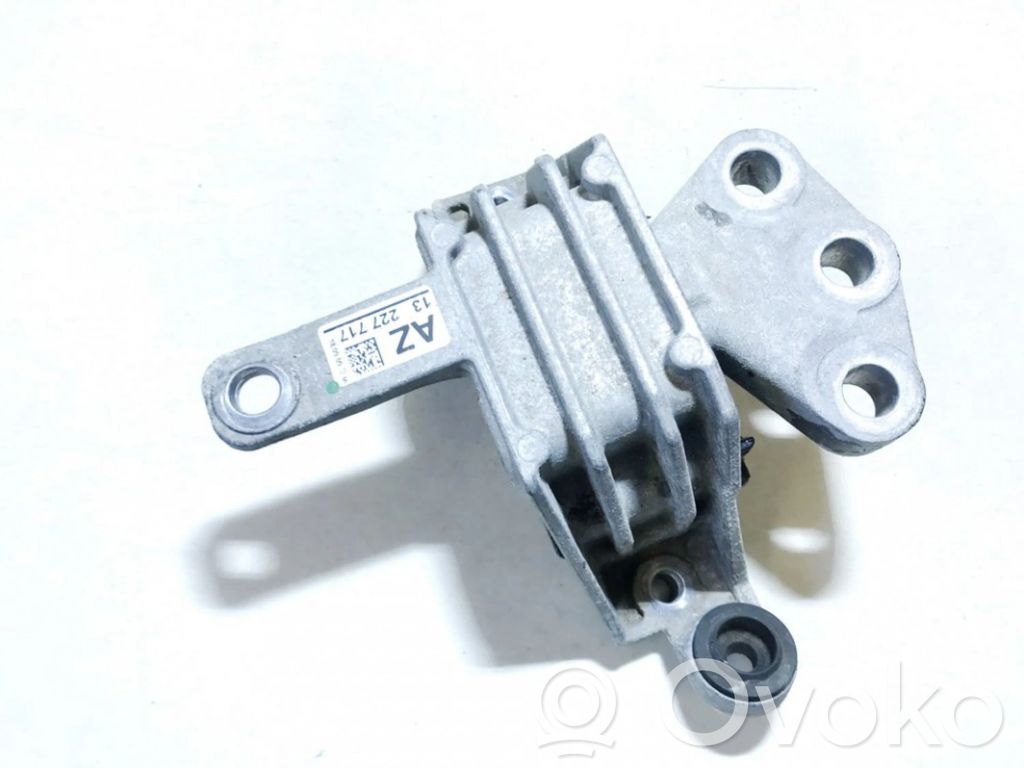 Opel Insignia A Engine mount bracket 