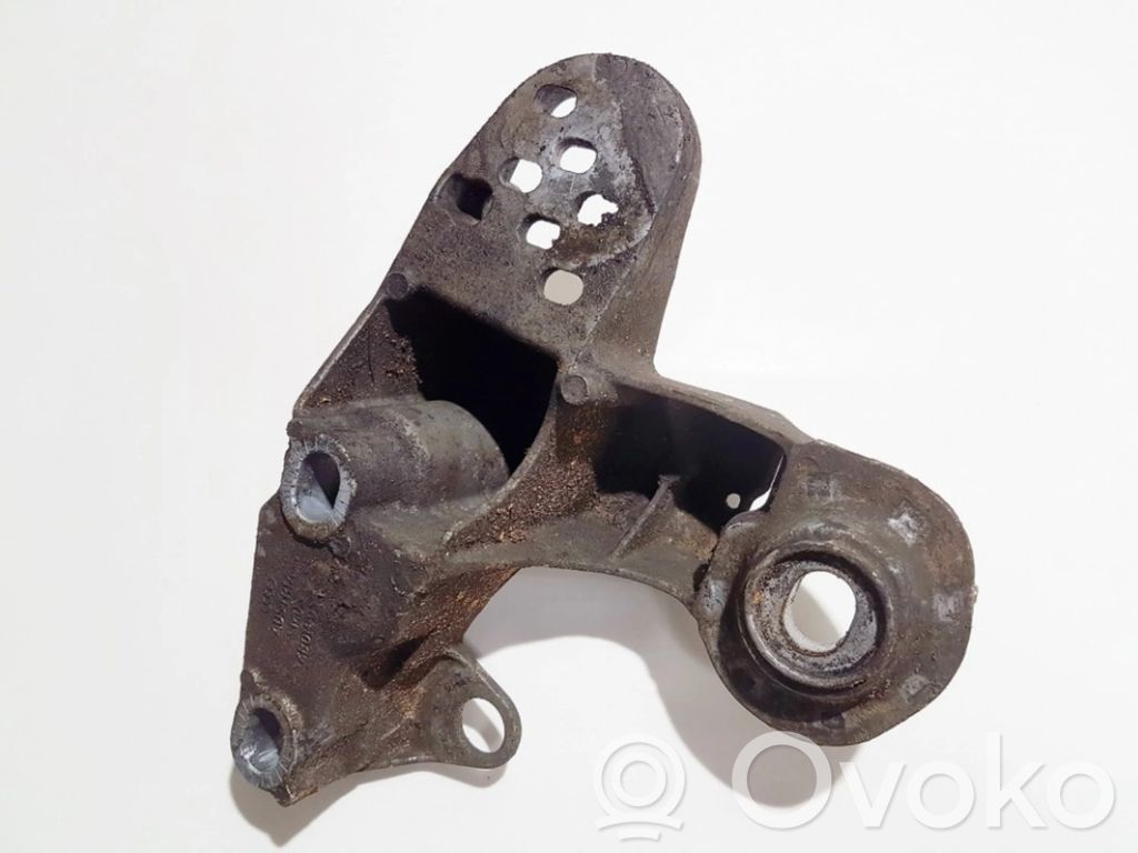 Łapa / Mocowanie silnika   4B0199351B,4B0199351B