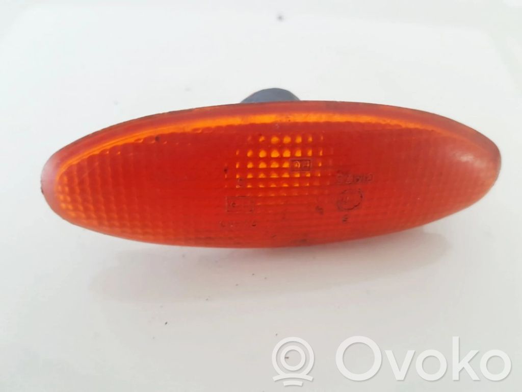Ford Mondeo MK II Semnalizator bară față 