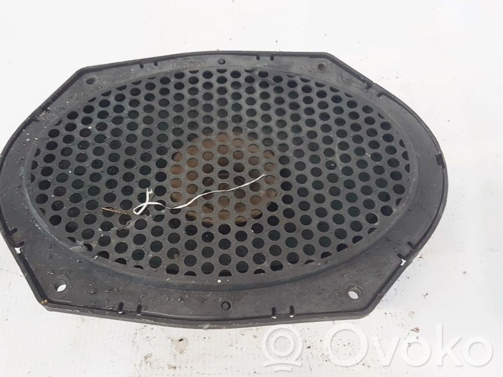 Ford Mondeo MK II Garsiakalbis (-iai) priekinėse duryse 