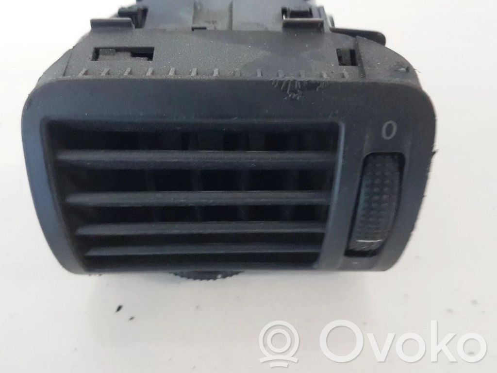 Volkswagen PASSAT B5.5 Rejilla de ventilación central del panel 