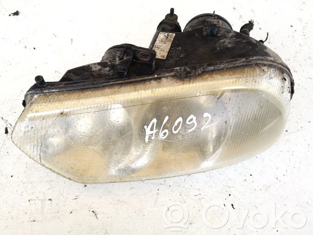 Phare frontale   60620135,38430381,38430381,60620135