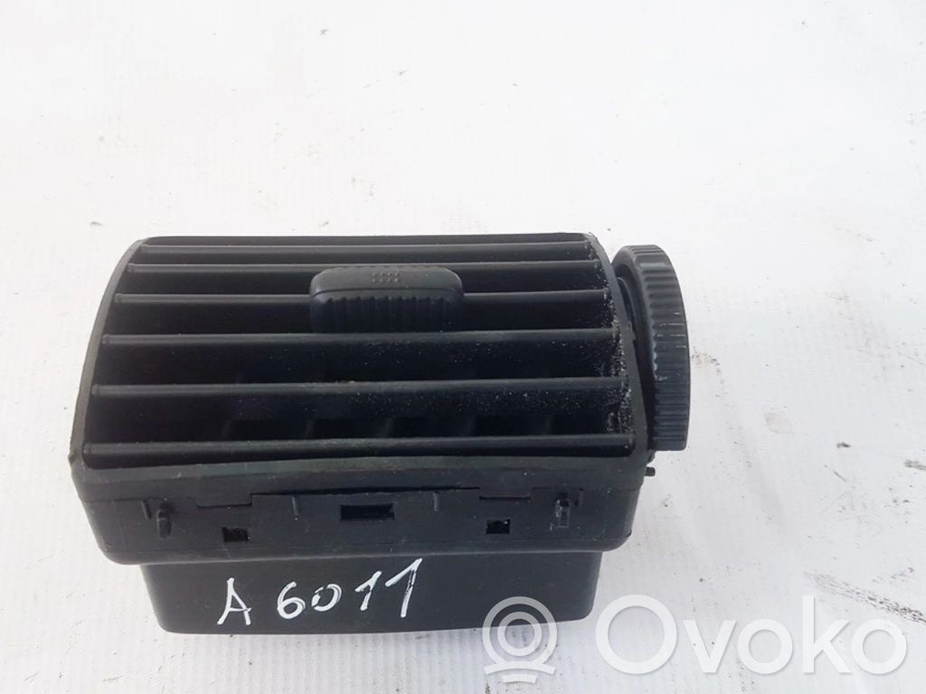 Volkswagen Fox Rejilla de ventilación central del panel
