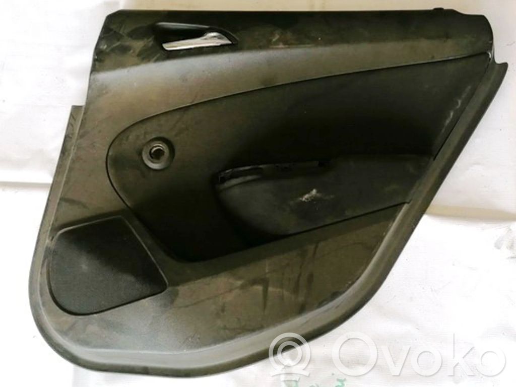 Opel Astra J Rivestimento del pannello della portiera posteriore 