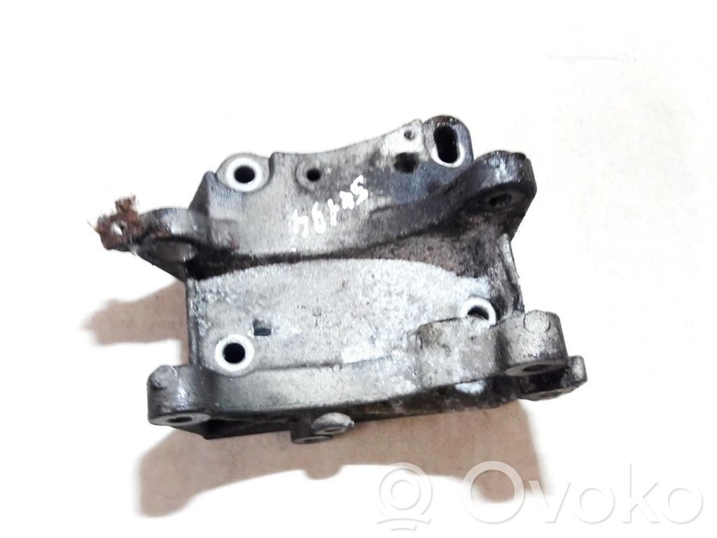 Peugeot 307 Engine mounting bracket 