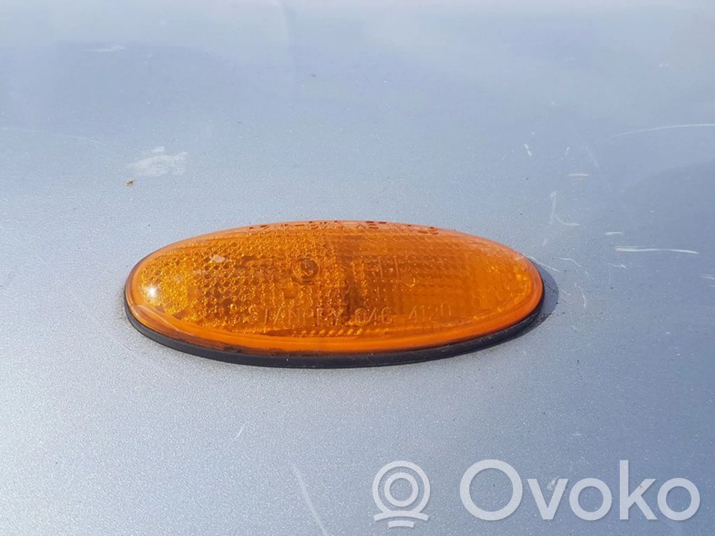 Mazda 323 F Indicatore di direzione del parafango anteriore