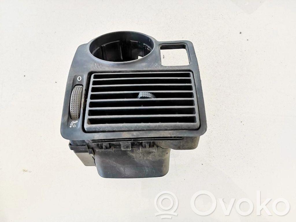 Volkswagen Golf IV Rejilla de ventilación central del panel 