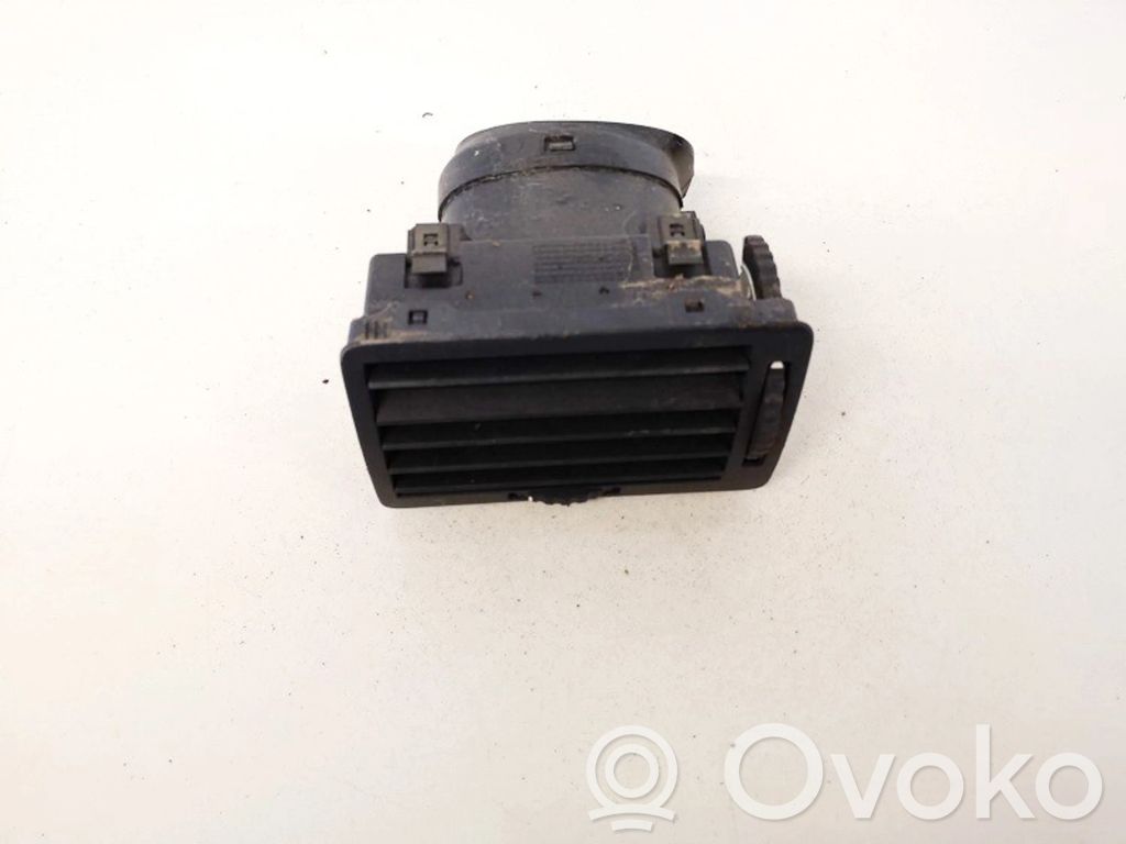Skoda Octavia Mk1 (1U) Dysze / Kratki środkowego nawiewu deski rozdzielczej 