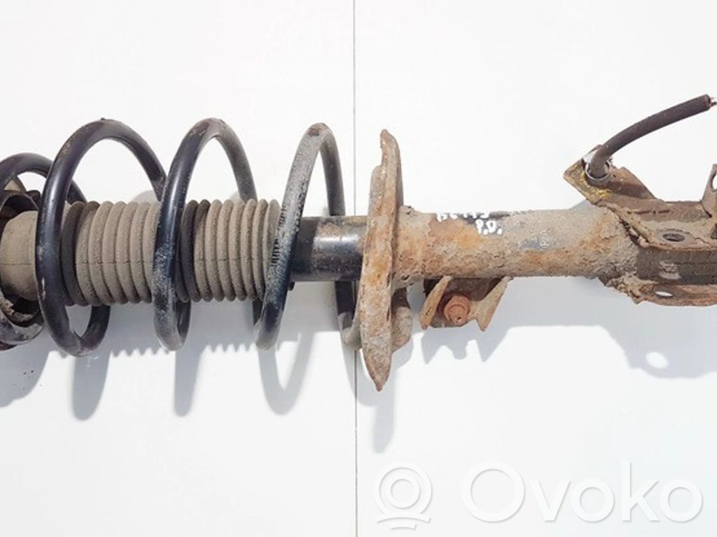 Nissan Qashqai Stoßdämpfer vorne
