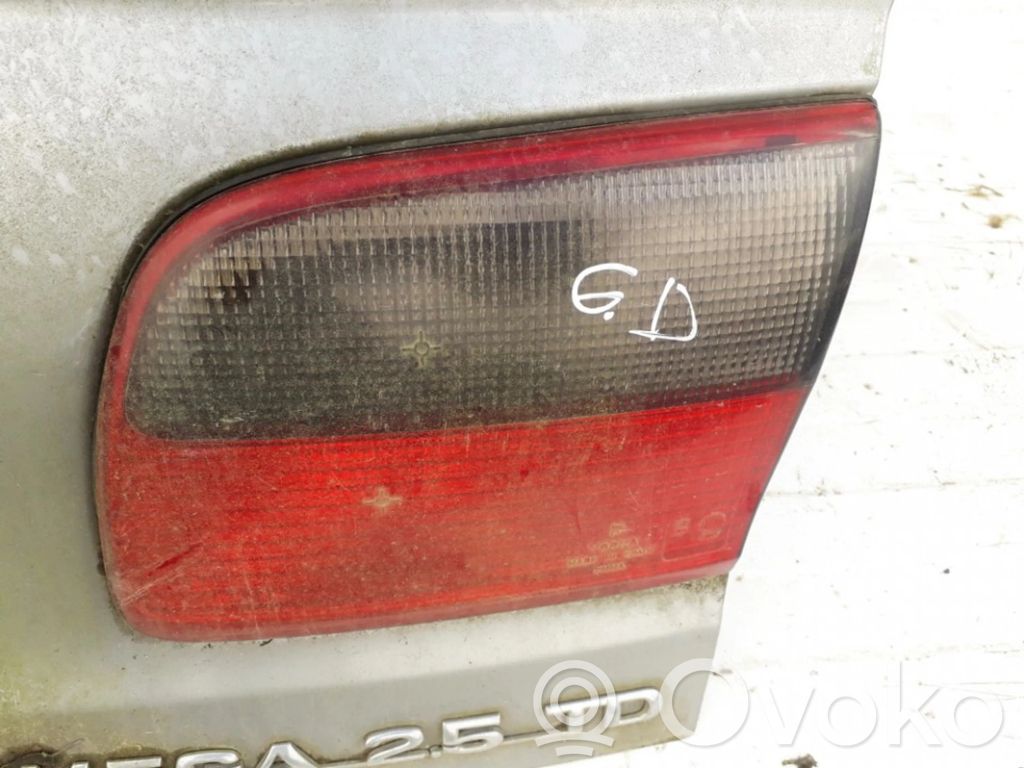 Opel Omega B1 Feux arrière sur hayon