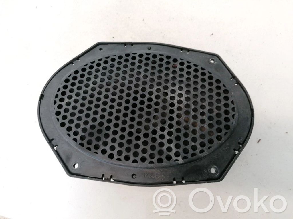 Ford Mondeo MK II Garsiakalbis (-iai) priekinėse duryse 