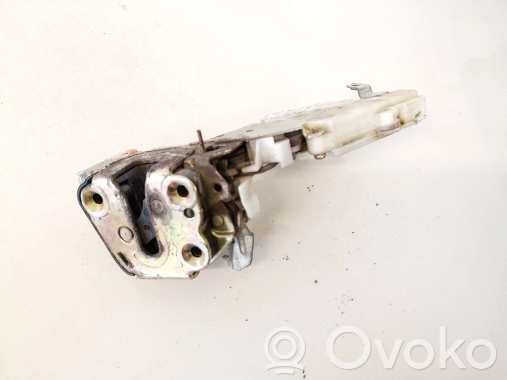 Nissan Almera Tino Zamek drzwi tylnych 