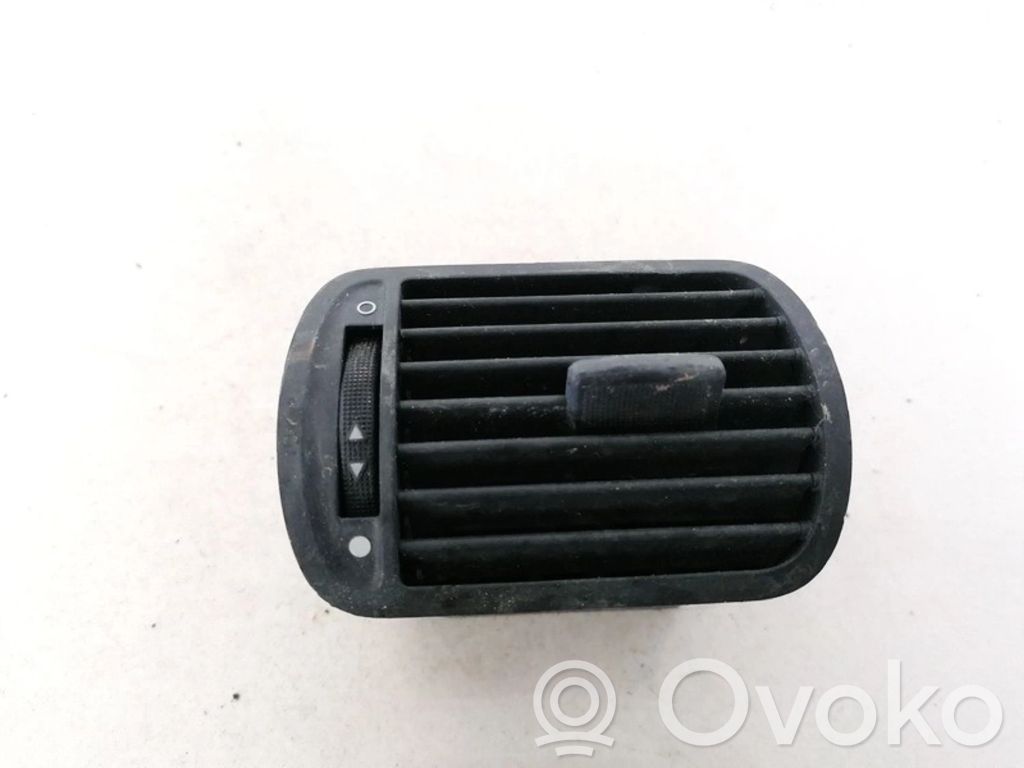 Grilă ventilație centrală   8L0820901,8L0820901