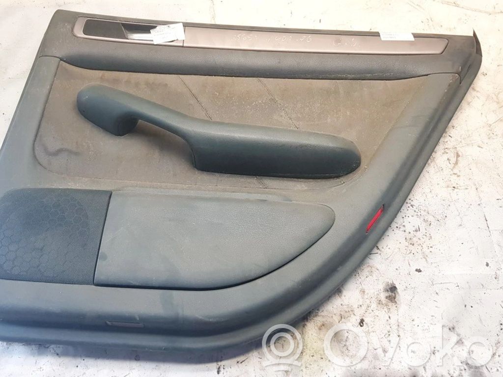 Audi A6 S6 C5 4B Rivestimento del pannello della portiera posteriore 