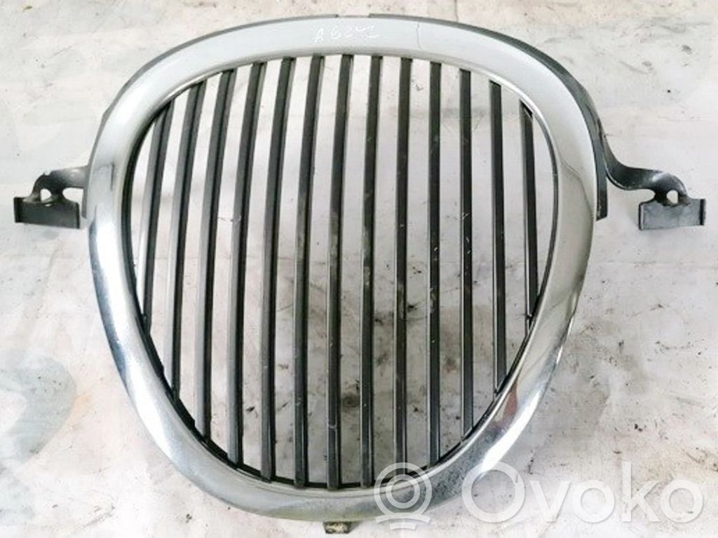 Jaguar S-Type Etusäleikkö 