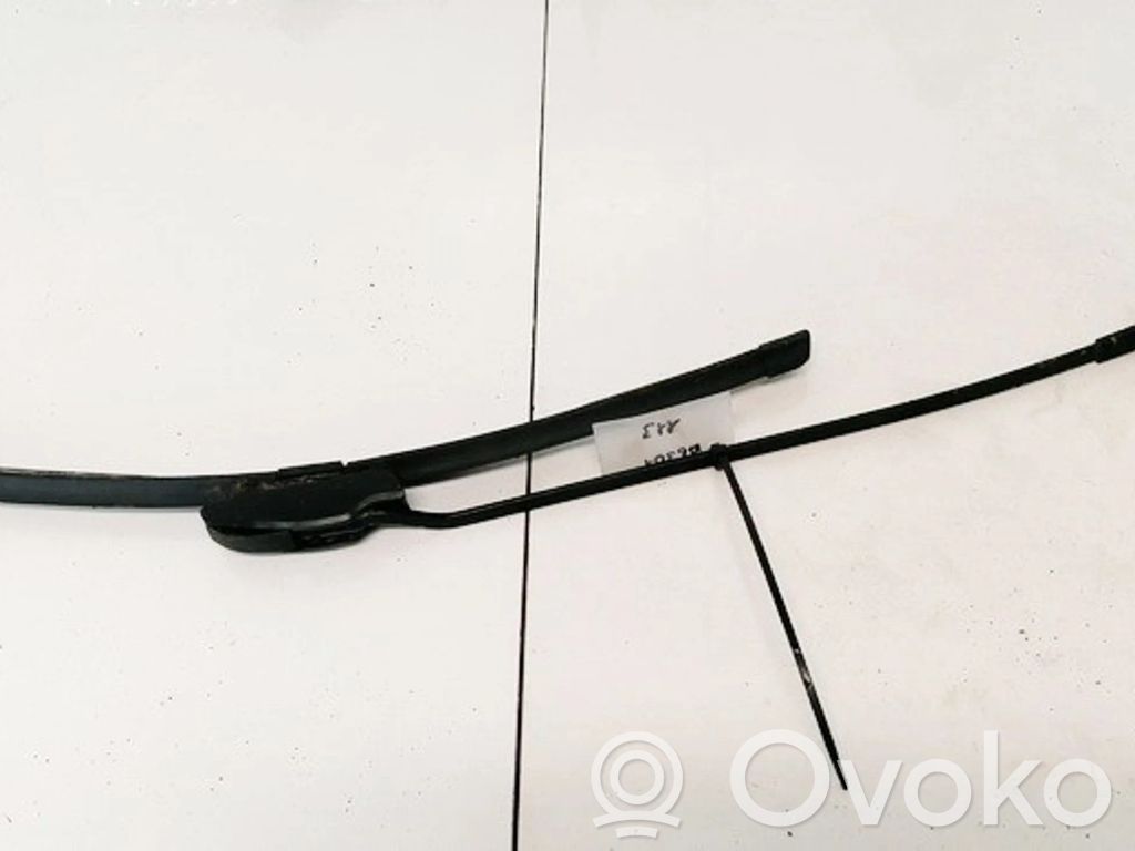 Front wiper blade arm