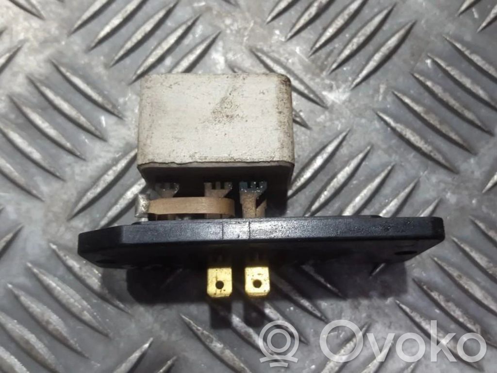 Mitsubishi Space Runner Rezystor / Opornik dmuchawy nawiewu 