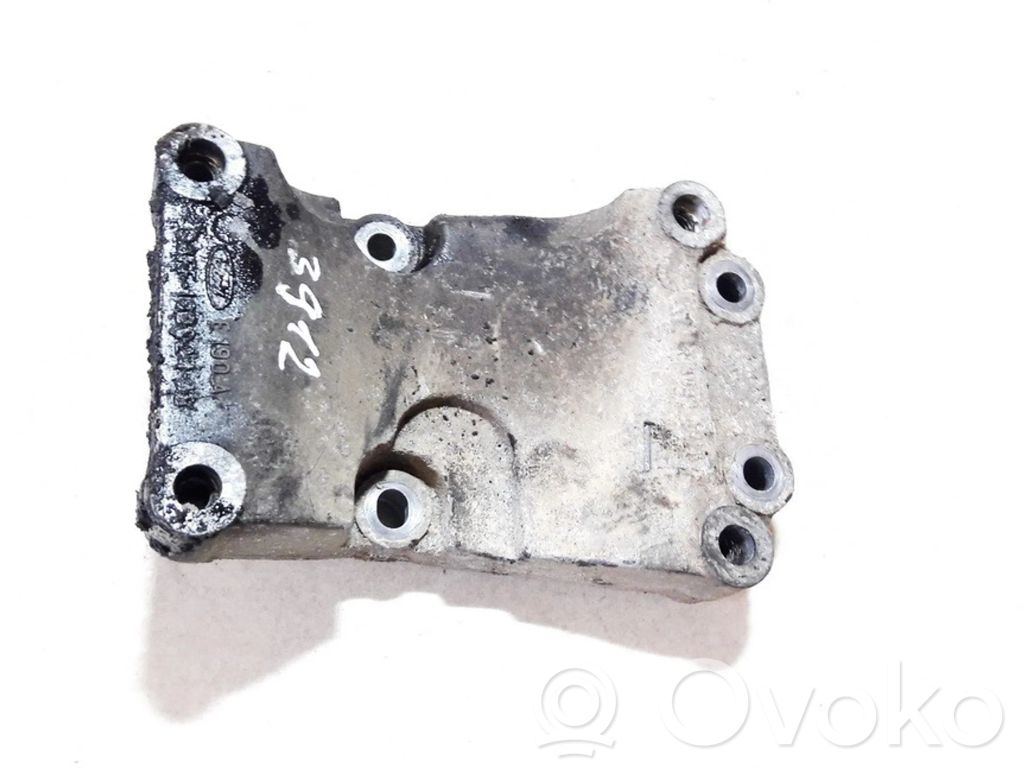 Ford Focus Engine mounting bracket 