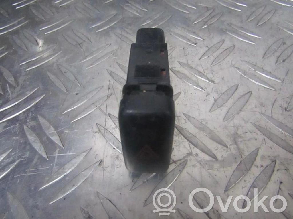 Botón interruptor de luz de peligro   153132,1321M12,1321M12,153132