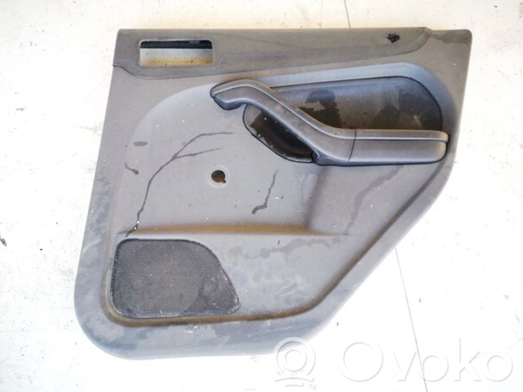 Ford Focus Moldura del tarjetero de la puerta trasera 