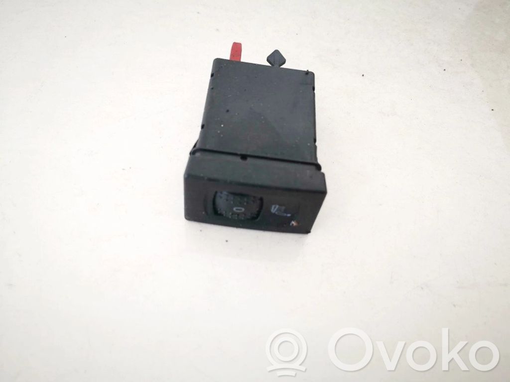 Volkswagen PASSAT B5 Interruptor de calefacción del asiento 