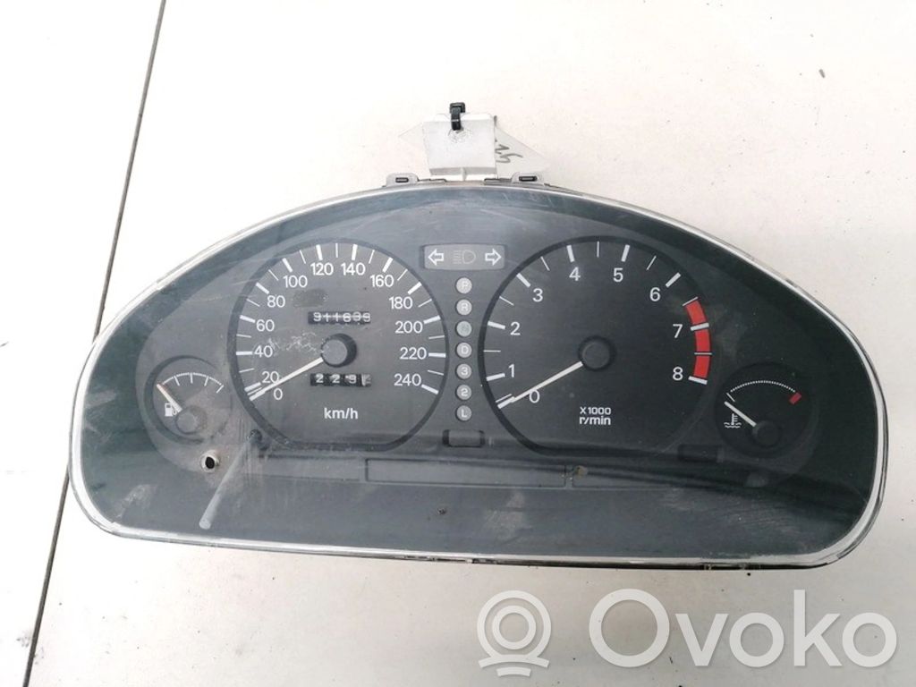 Mitsubishi Carisma Vitezometru (grup de instrumente) 