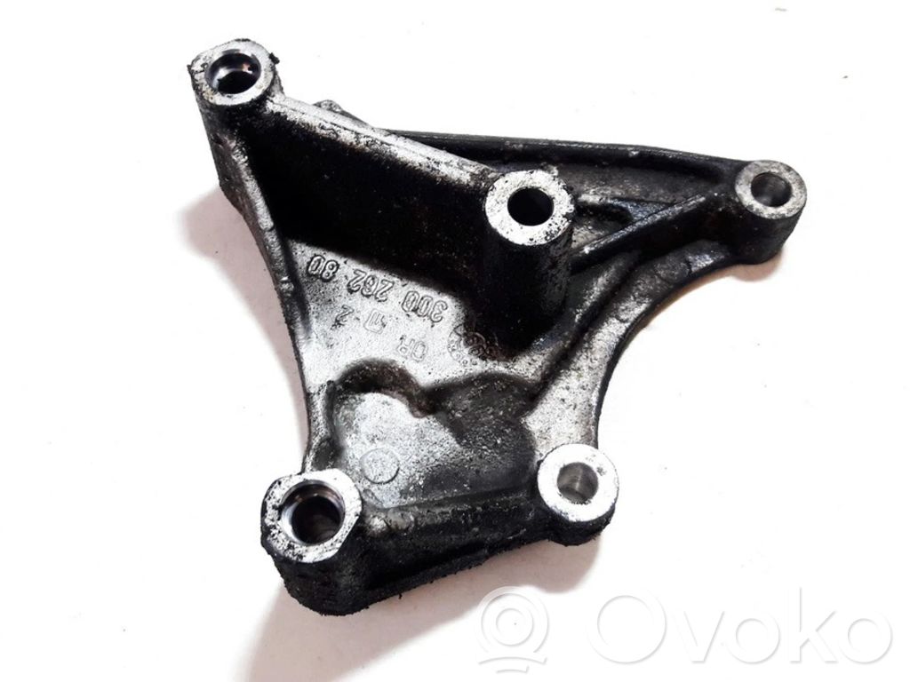 Renault Espace III Engine mounting bracket 