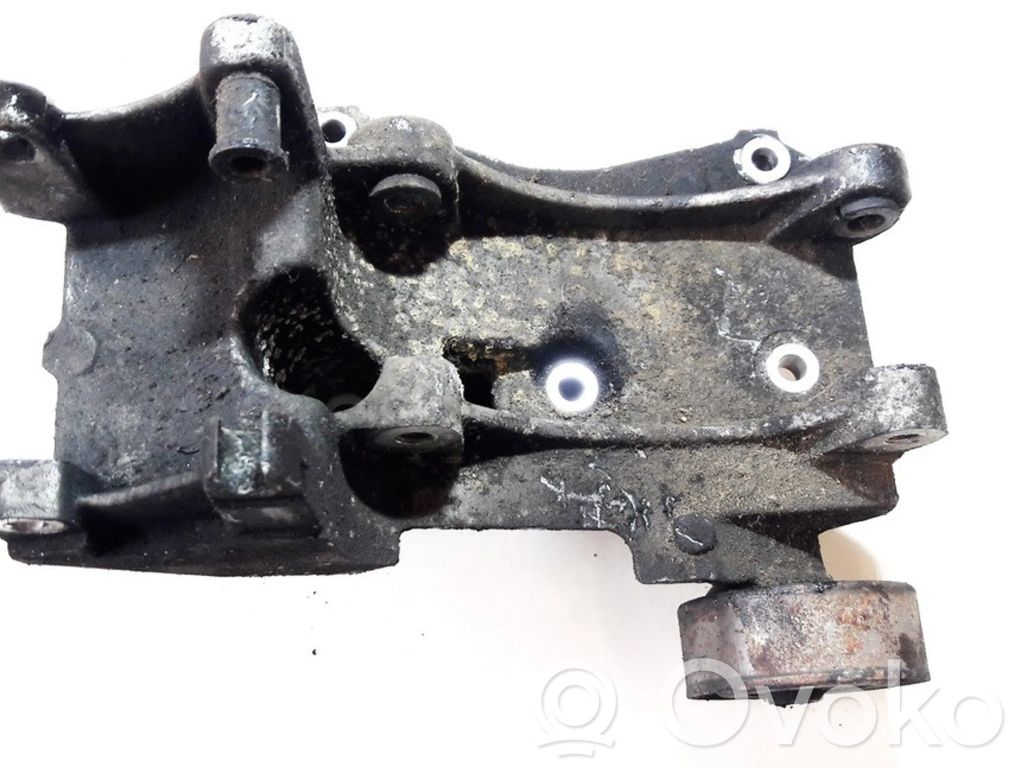 Peugeot 306 Engine mounting bracket 