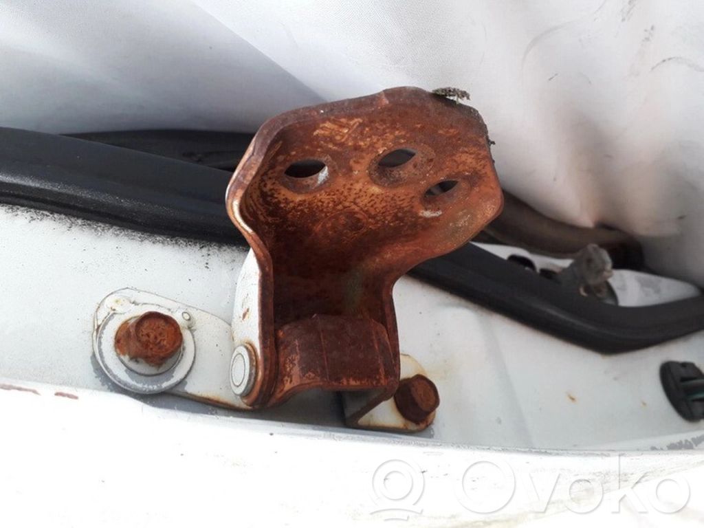 Mazda 626 Передняя верхняя петля 