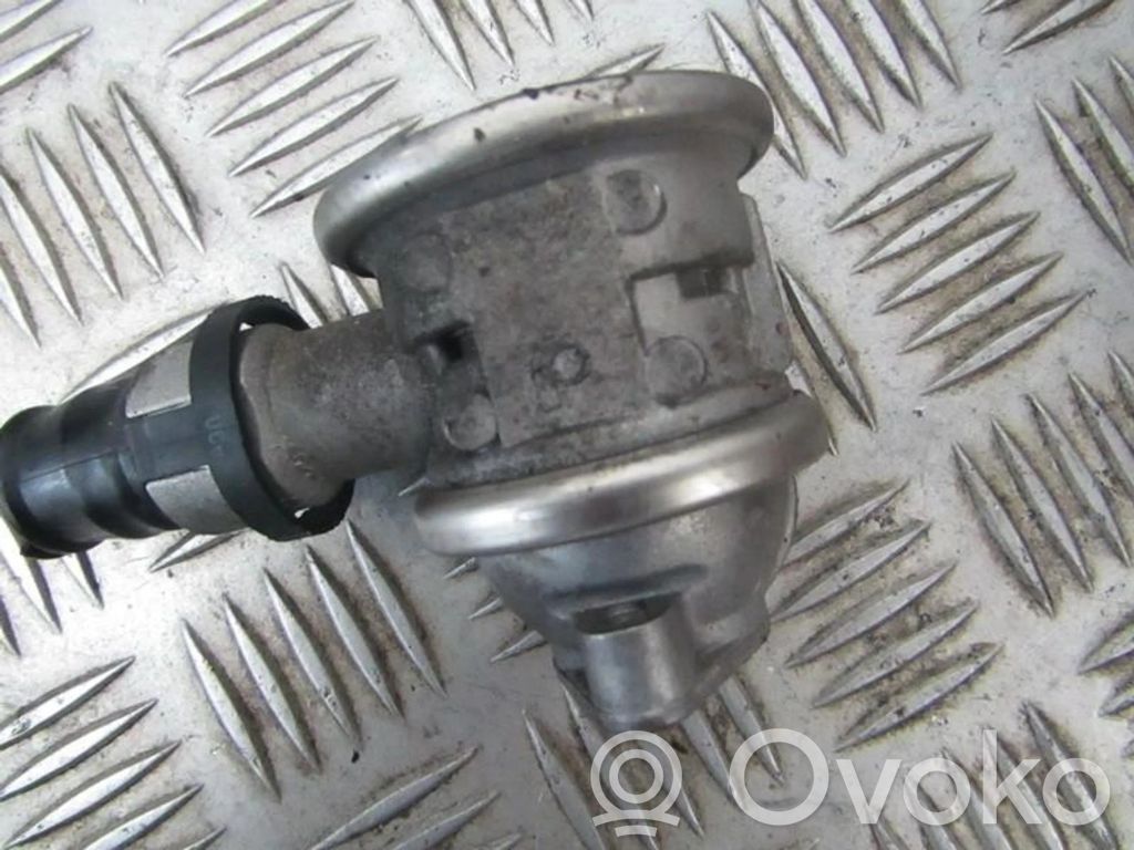 Volkswagen PASSAT B5.5 Válvula EGR 