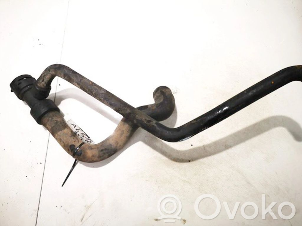 Moottorin vesijäähdytyksen putki/letku   8D0121055F,8D0121055F