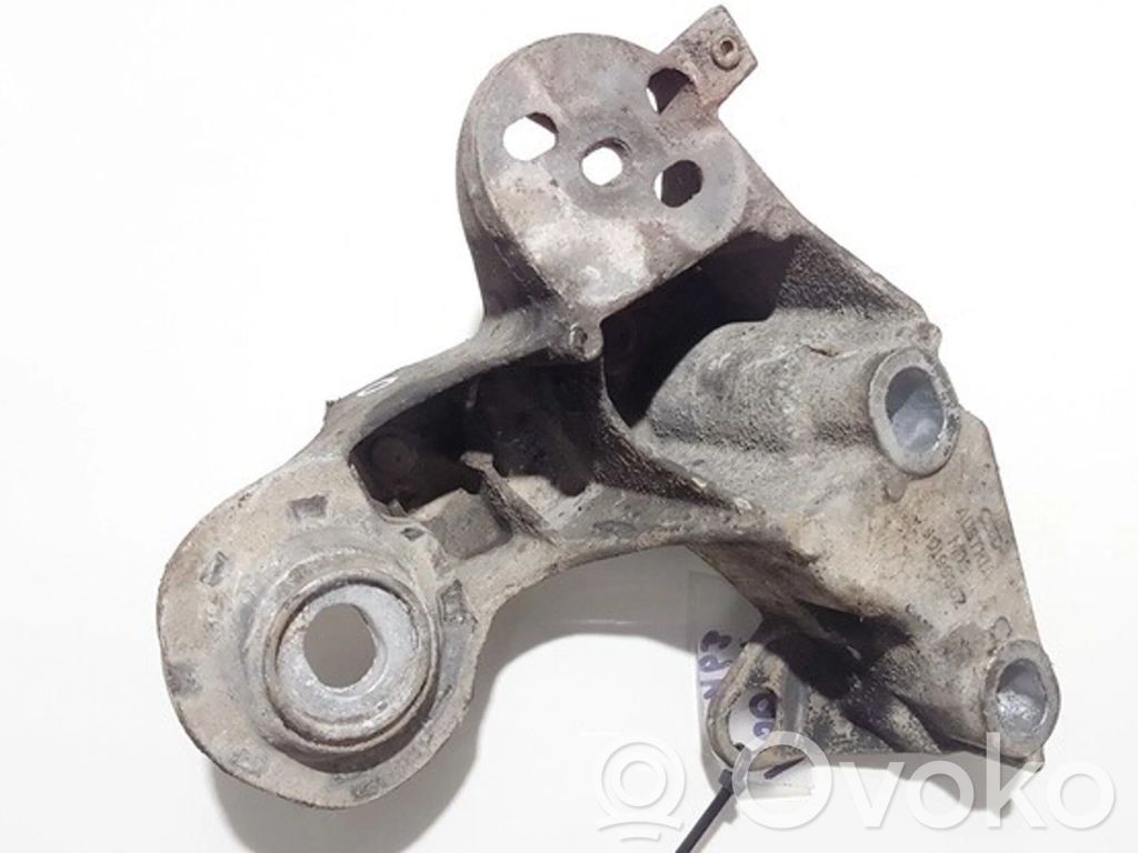 Engine mounting bracket   4B0199352,4B0199352