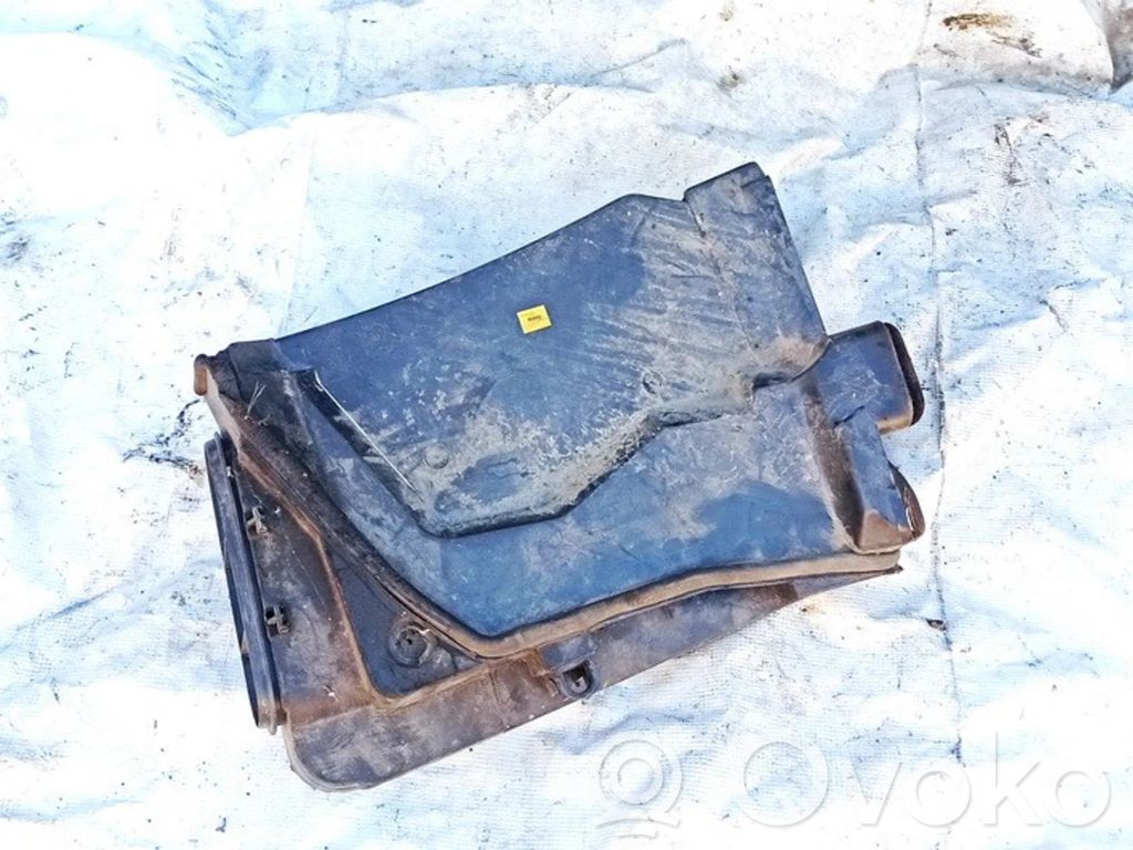 BMW 5 E39 Air filter box 