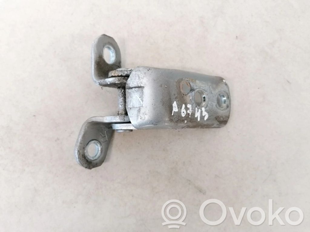 Priekšpusē augšējā vira (eņģe)