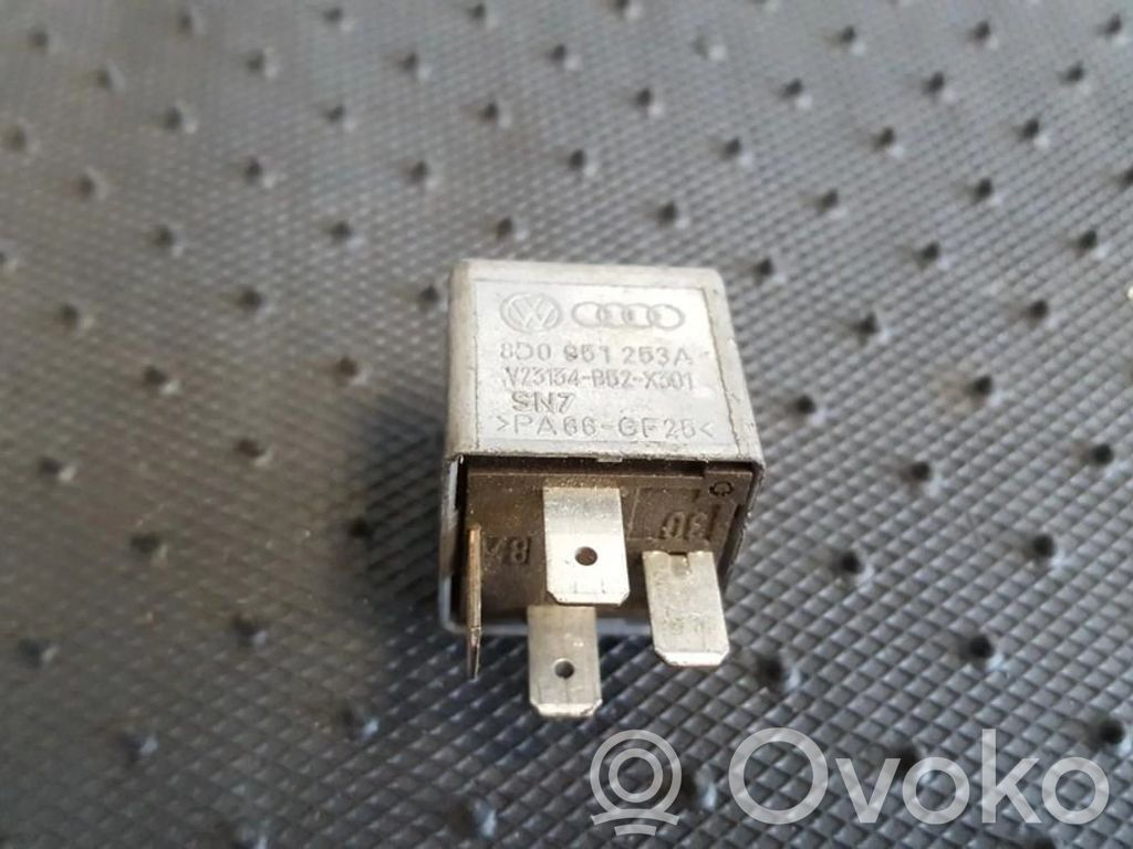 Otros relés   8D0951253A,V23134B52X301,8D0951253A,V23134B52X301,V23134B52X301