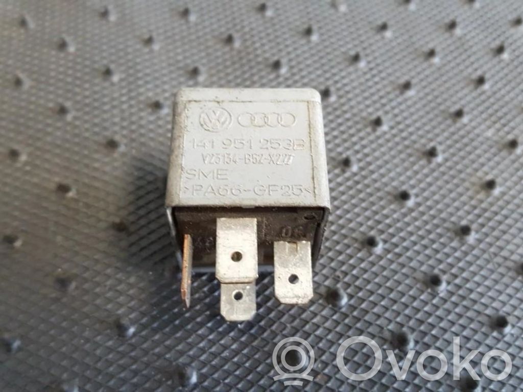 Otros relés   141951253B,V23134B52X227,141951253B,V23134B52X227,V23134B52X227