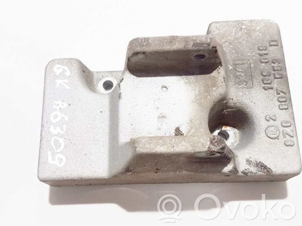 Engine mounting bracket   8Z0807553D,109019,109019,8Z0807553D