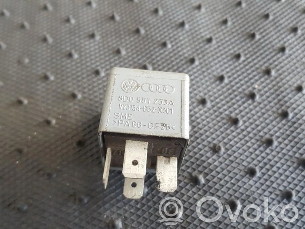 Otros relés   8D0951253A,V23134B52X301,8D0951253A,V23134B52X301,V23134B52X301