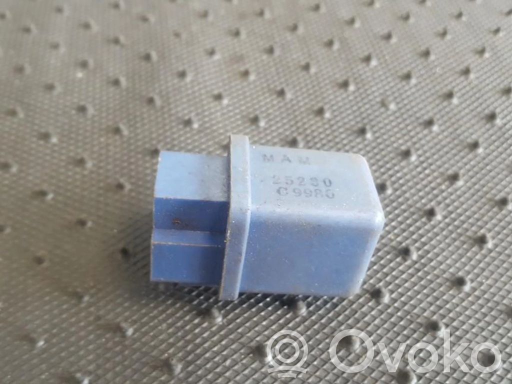 Nissan Bluebird Inne przekaźniki 