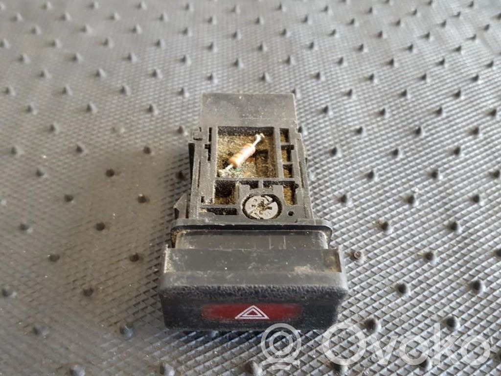 Nissan Micra Botón interruptor de luz de peligro 