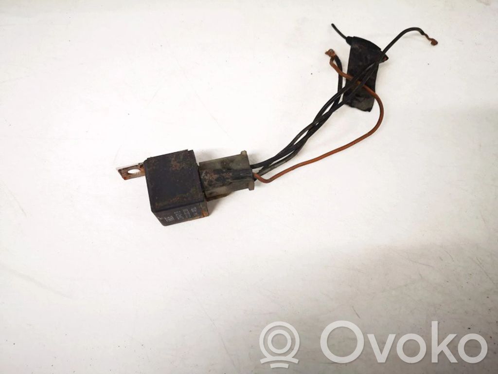 Volkswagen PASSAT B5 Muu rele 