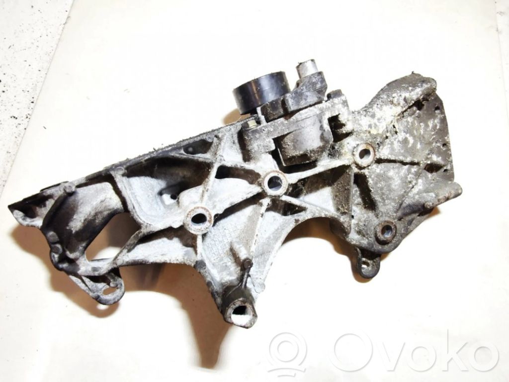 Renault Laguna II Engine mounting bracket